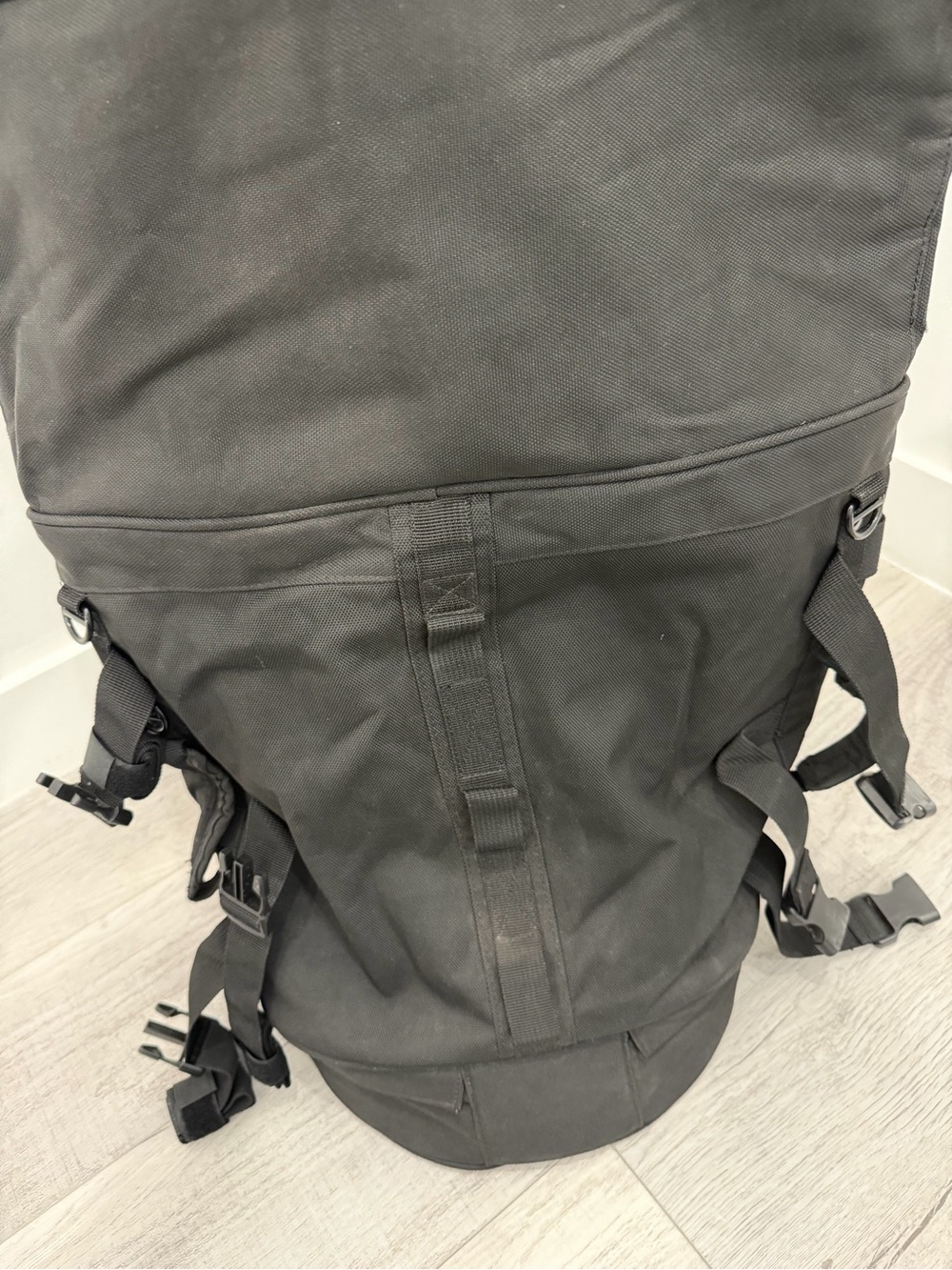 Kuryakyn Momentum Freeloader Sissy Bar Duffel Bag - Picture 10 of 15